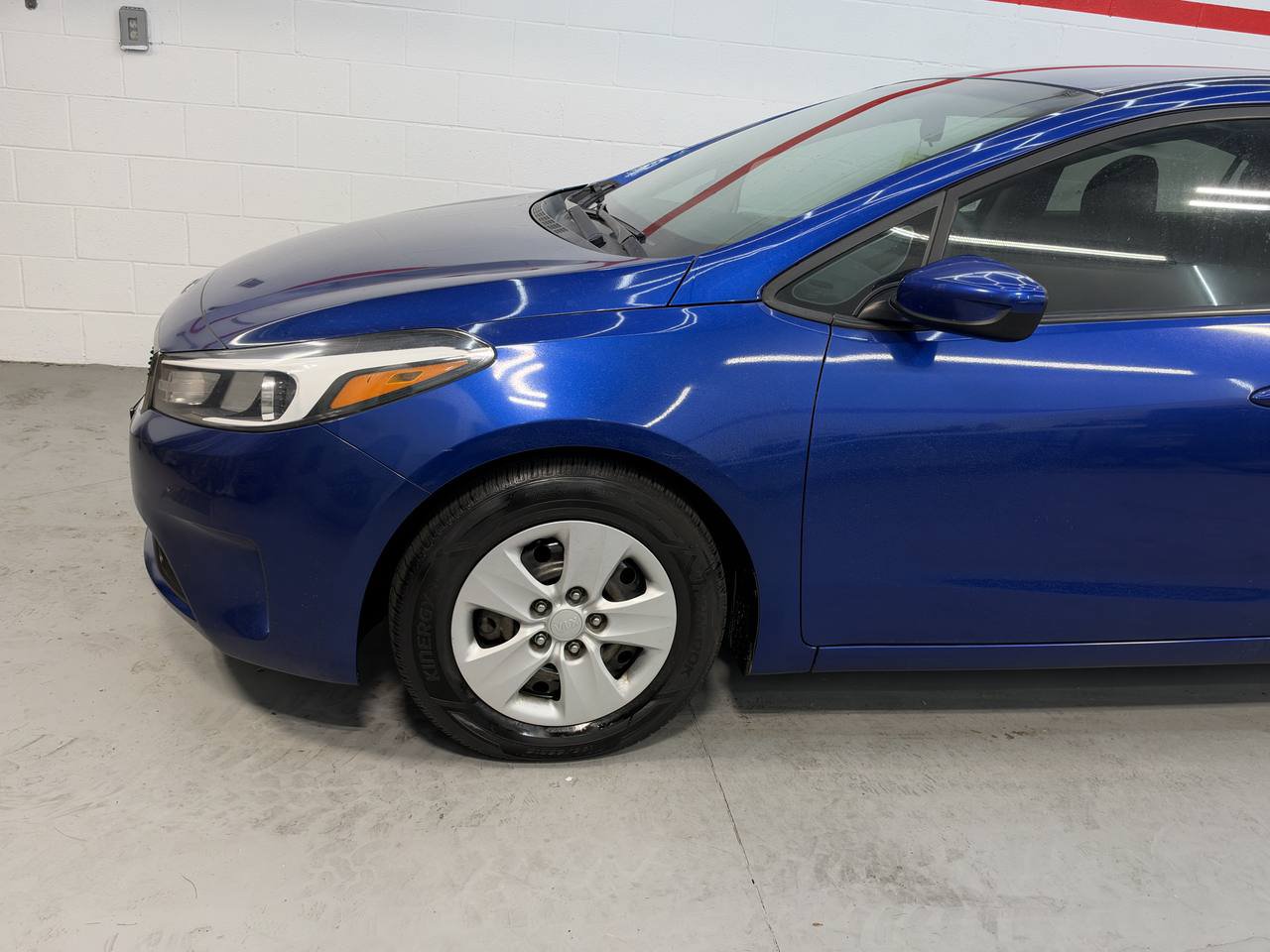 Used 2017 Kia Forte LX FWD image 3