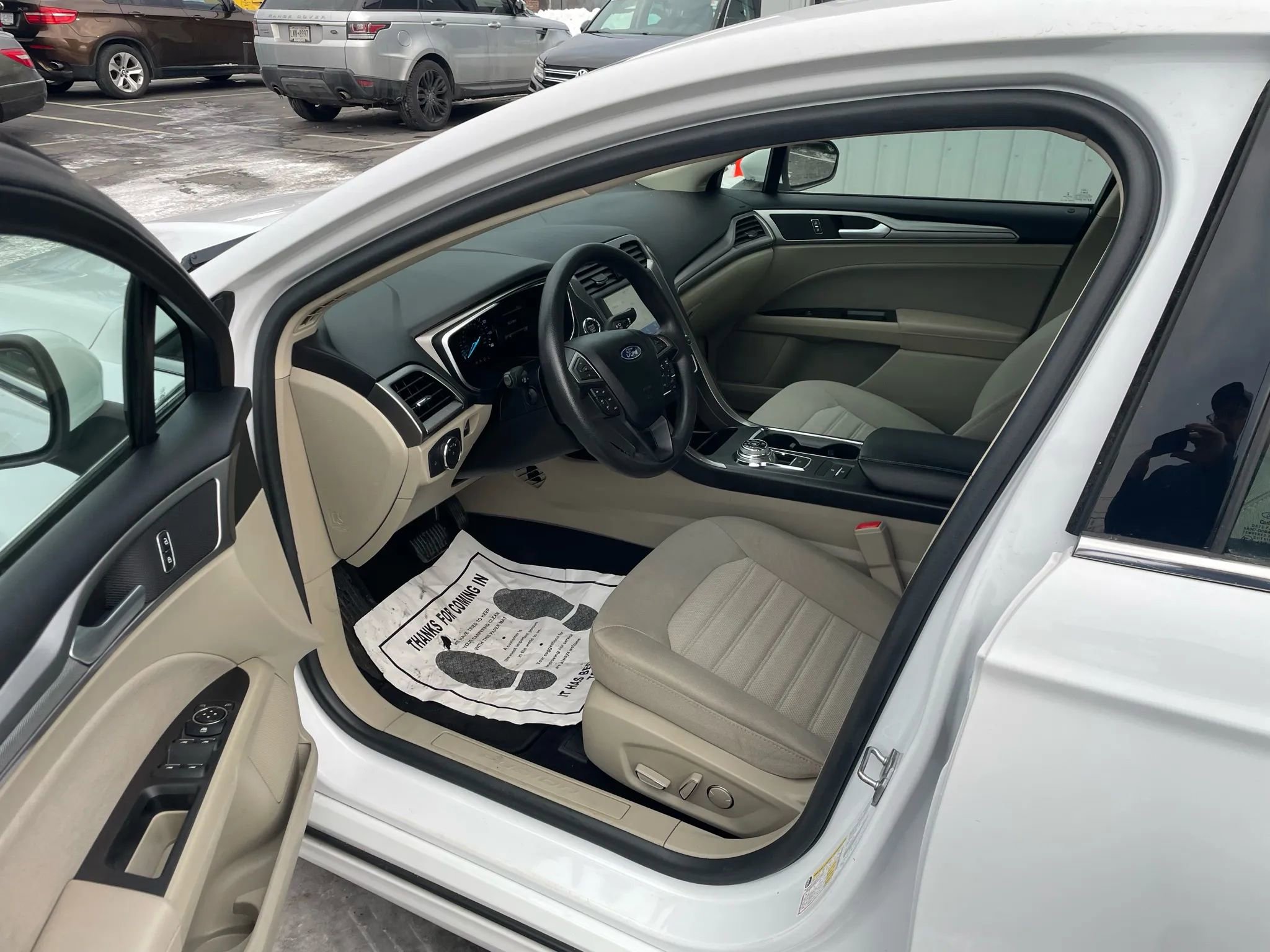 Used 2020 Ford Fusion SE w/ Fleet SE Value Package FWD image 17