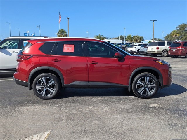 Used 2024 Nissan Rogue SL image 2