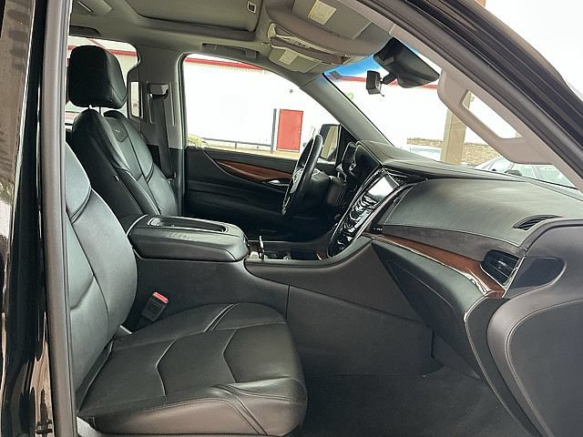 Used 2017 Cadillac Escalade ESV Luxury w/ LPO, Radiant Package RWD image 11