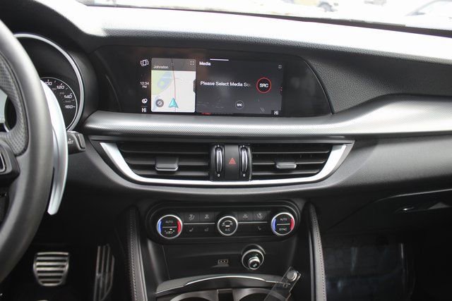 Used 2023 Alfa Romeo Stelvio Veloce image 4