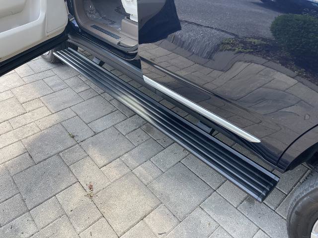 Used 2021 GMC Yukon Denali w/ Denali Premium Package image 10