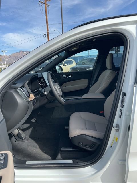 New 2026 Volvo XC60 B5 Plus w/ Protection Package Premier image 22