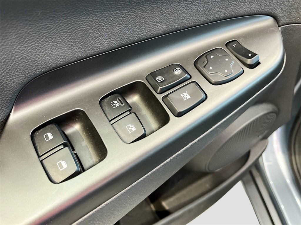 Used 2021 Hyundai Kona Limited image 17