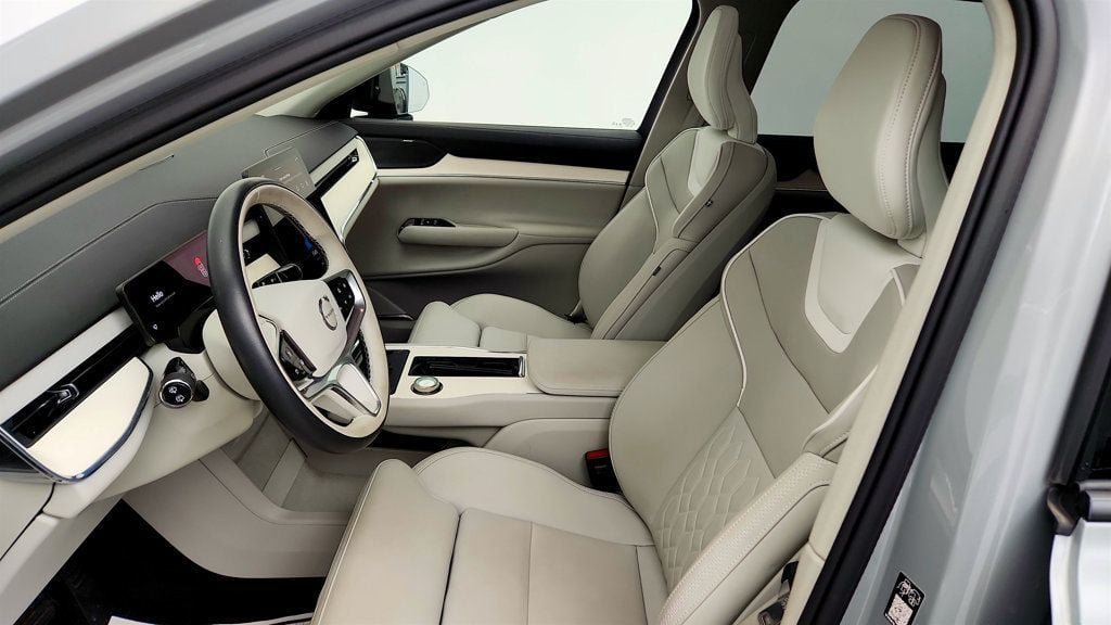 Used 2025 Volvo EX90 Ultra AWD/4WD image 16