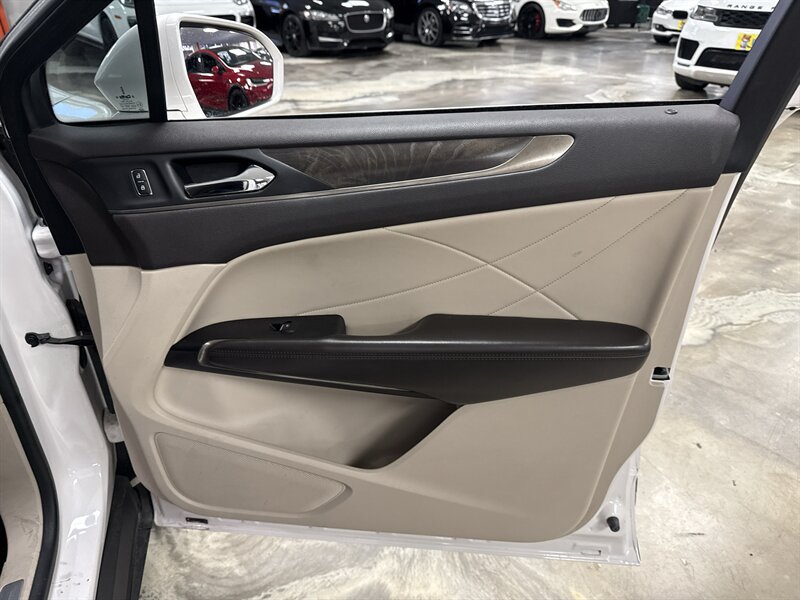 Used 2018 Lincoln MKC Reserve FWD image 19