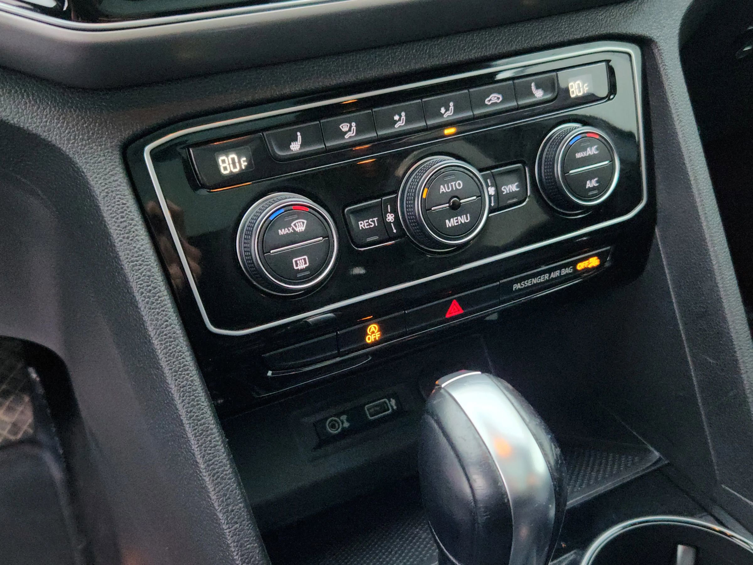 Used 2018 Volkswagen Atlas SEL AWD/4WD image 13