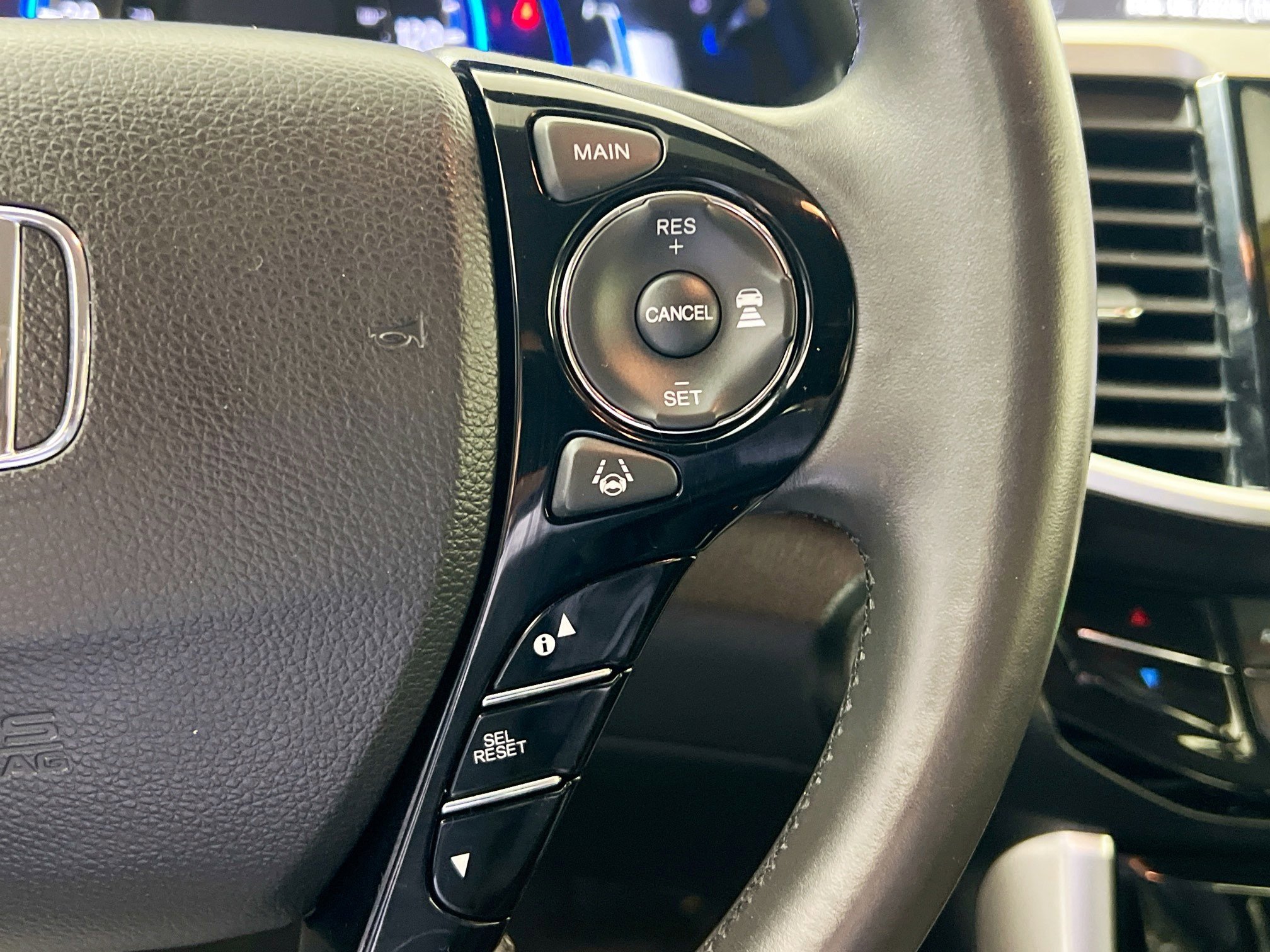 Used 2017 Honda Accord Touring image 19