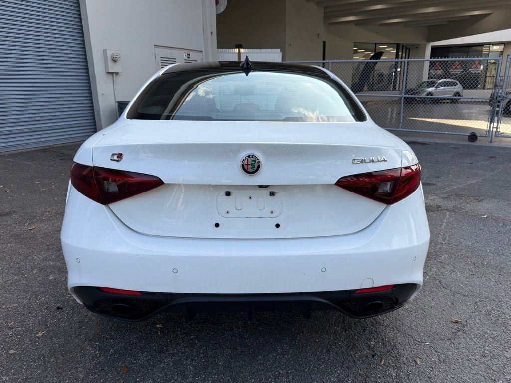 Used 2022 Alfa Romeo Giulia Veloce RWD image 5