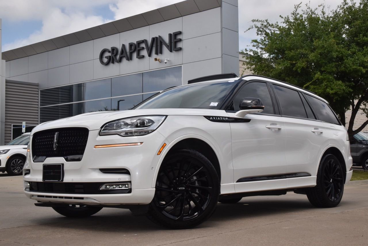 Used 2022 Lincoln Aviator Reserve w/ Equipment Group 201A image 2