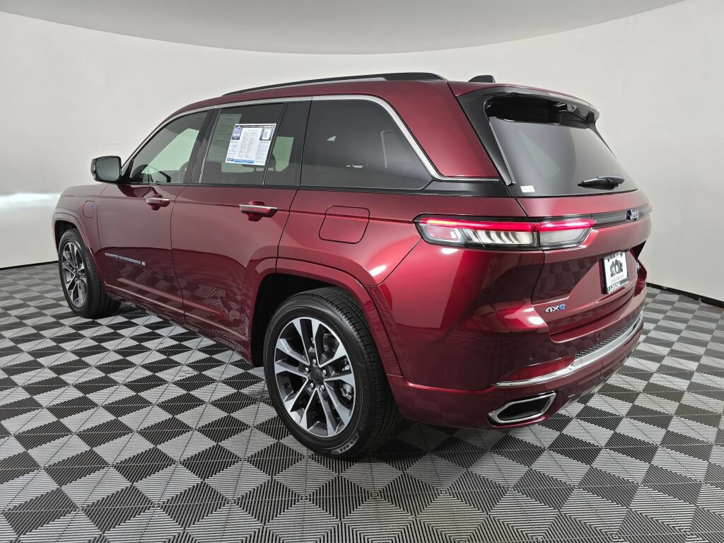 Used 2023 Jeep Grand Cherokee Overland w/ Luxury Tech Group IV AWD/4WD image 5