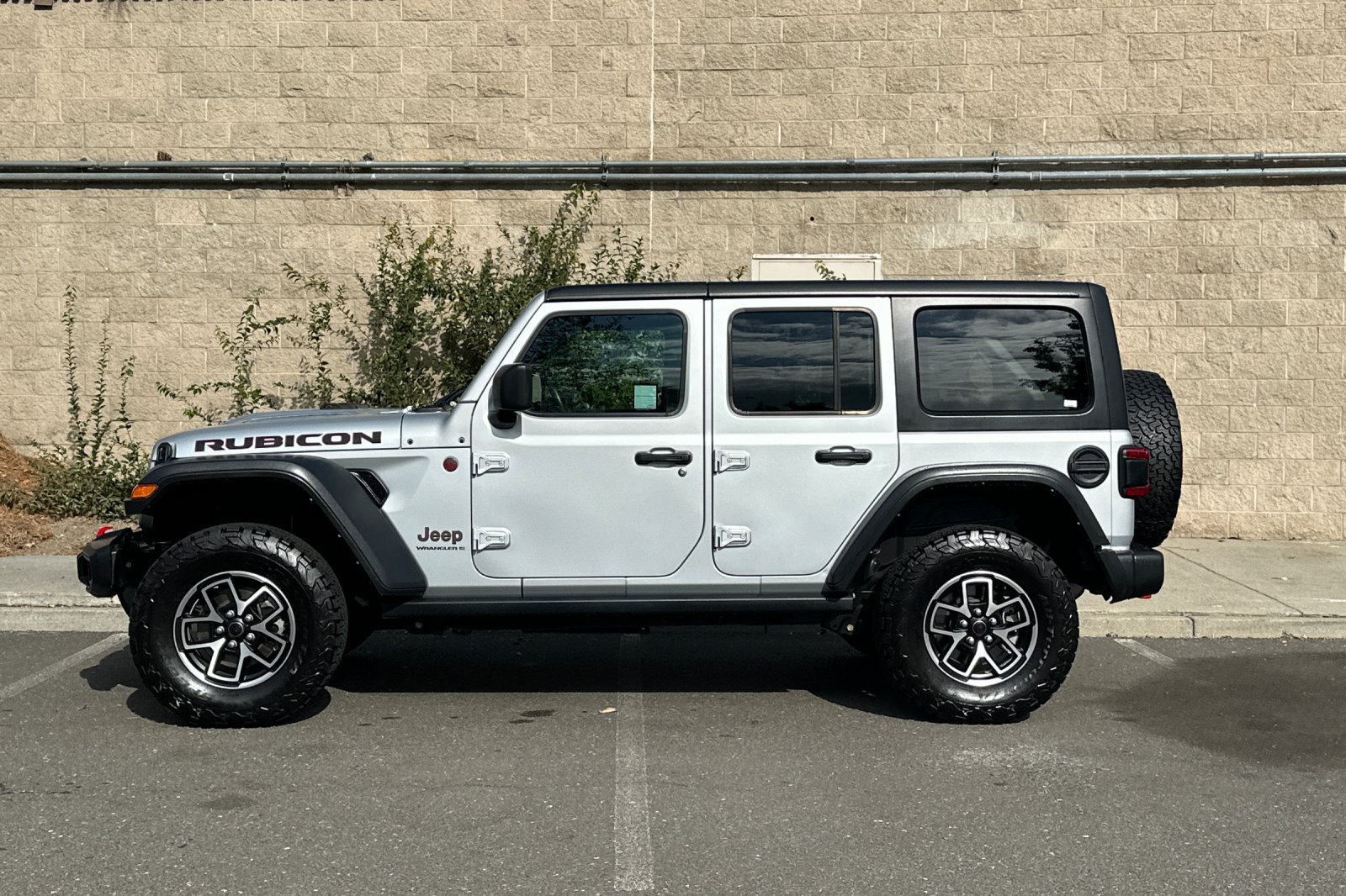 Used 2024 Jeep Wrangler Unlimited Rubicon AWD/4WD image 6