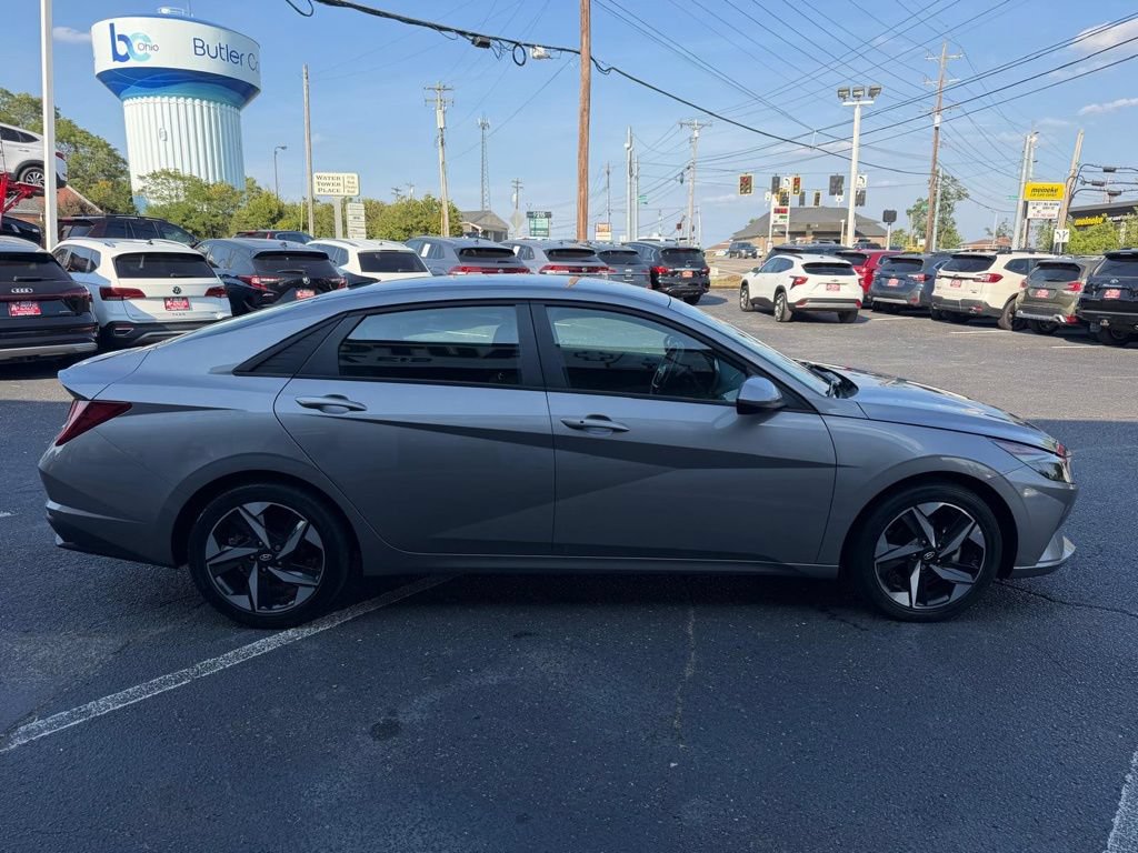 Used 2023 Hyundai Elantra SEL w/ Convenience Package FWD image 5