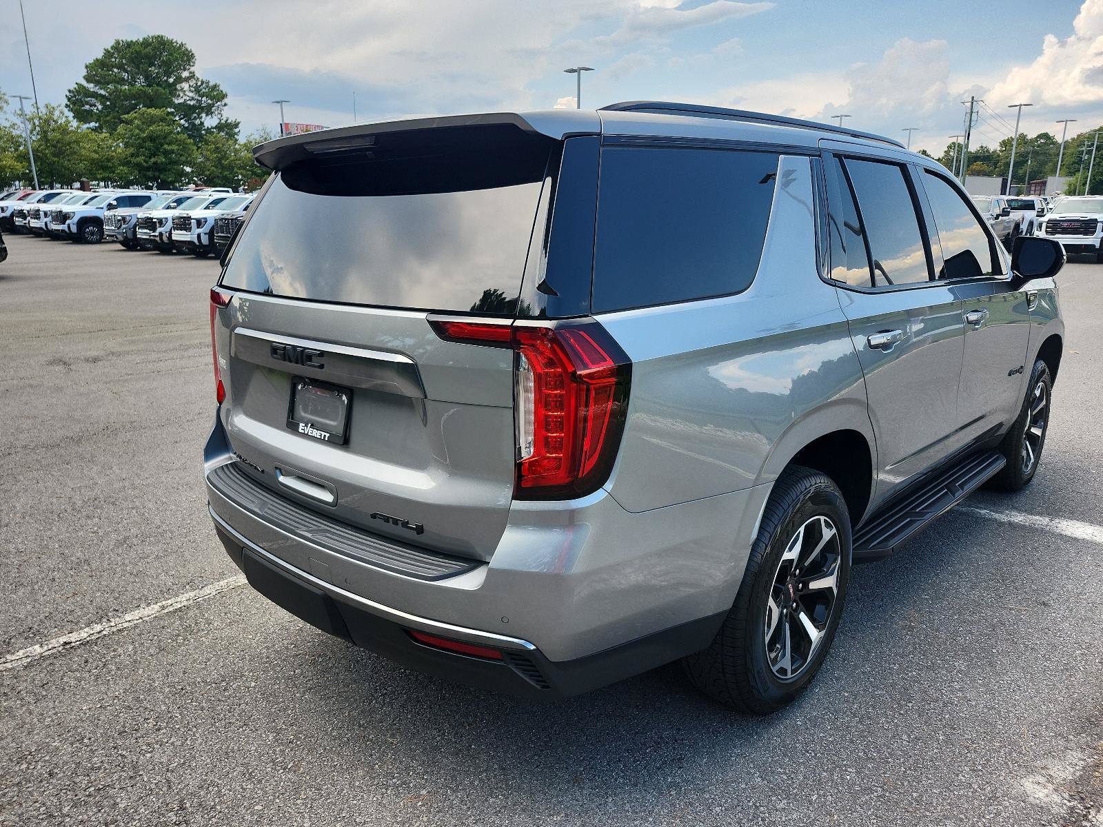 Used 2023 GMC Yukon AT4 AWD/4WD image 3
