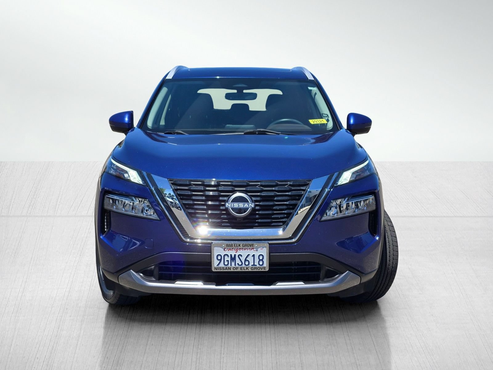 Used 2023 Nissan Rogue SL FWD image 2