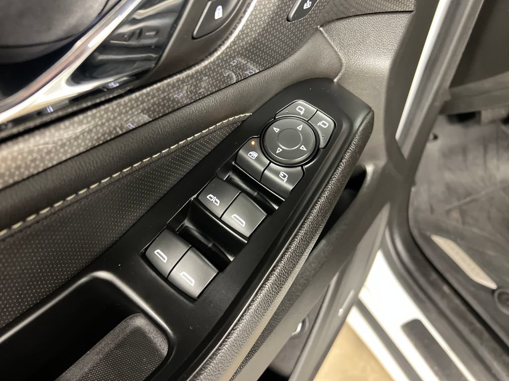 Certified 2022 Chevrolet Traverse Premier w/ LPO, Floor Liner Package AWD/4WD image 17