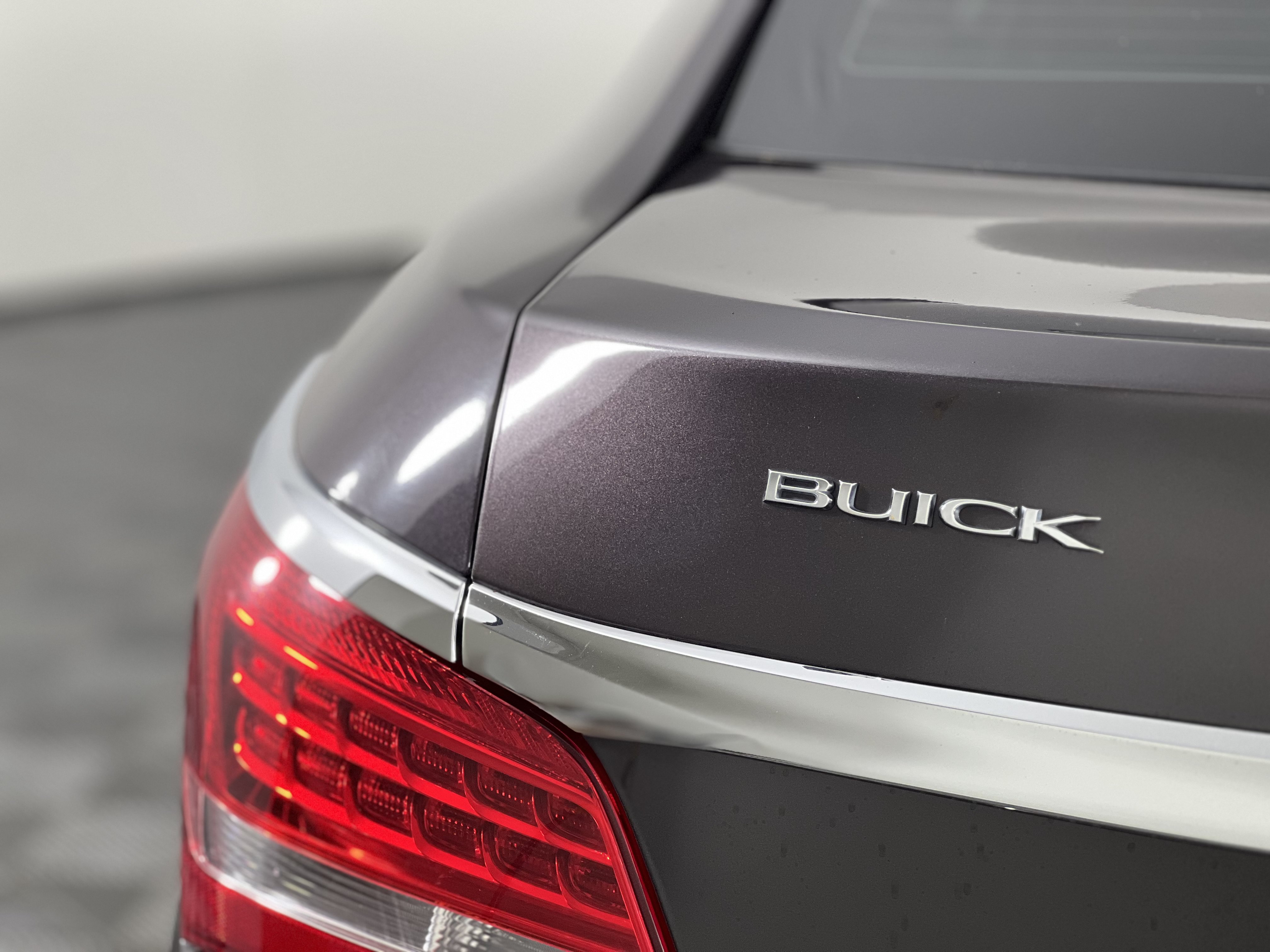 Used 2015 Buick LaCrosse Leather FWD image 12