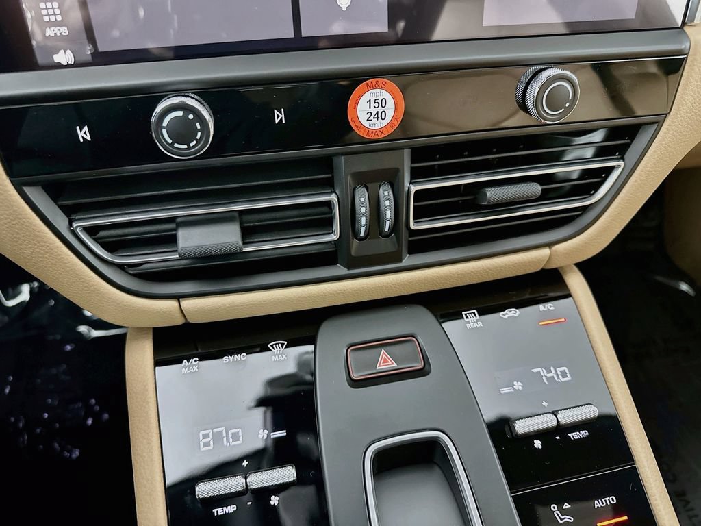 Certified 2026 Porsche Macan AWD/4WD image 18