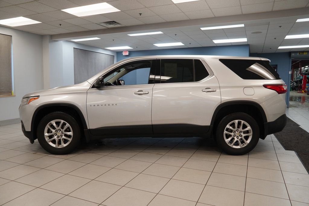 Used 2018 Chevrolet Traverse LS FWD image 2