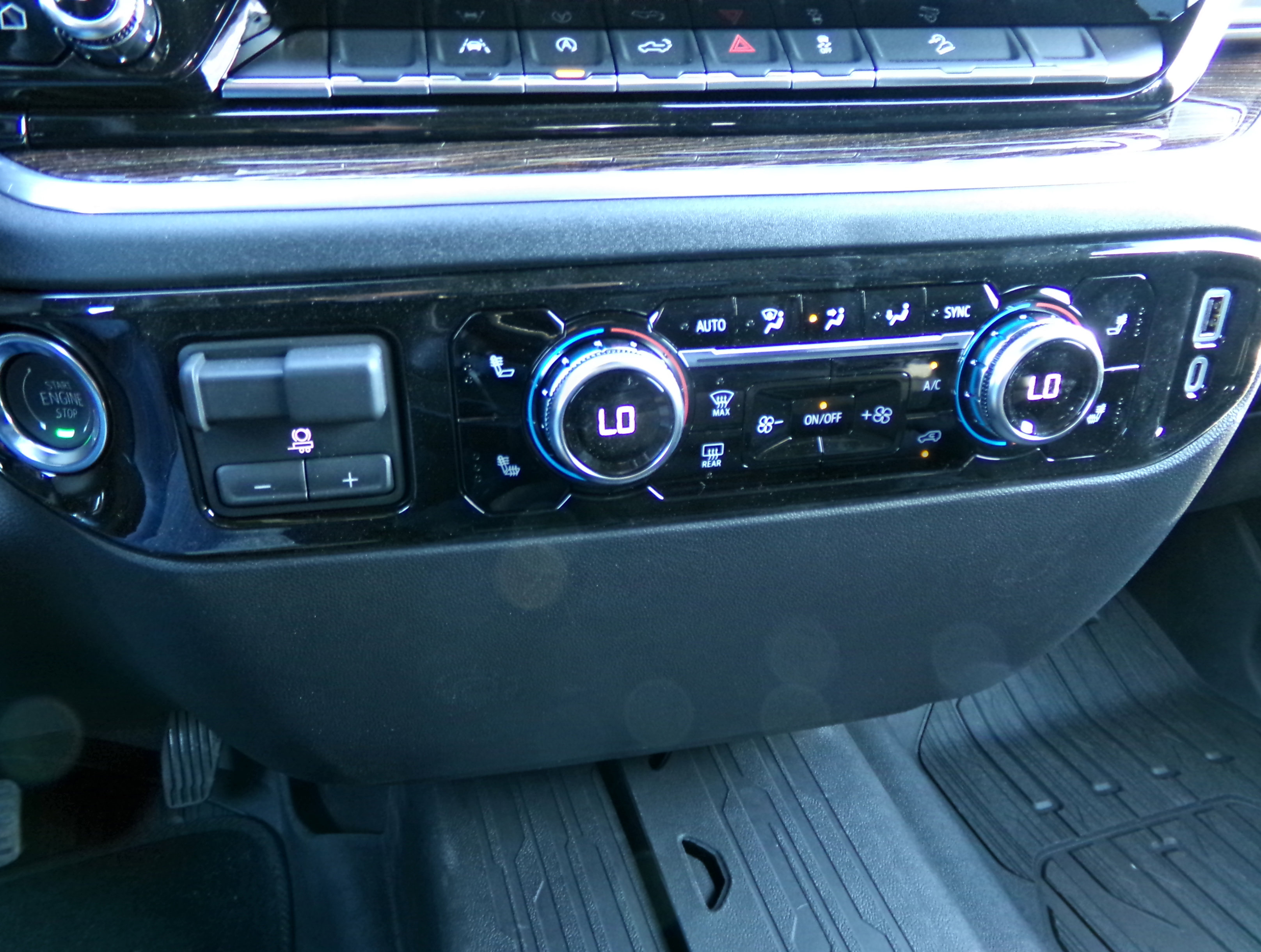 New 2026 GMC Sierra 1500 SLE image 12