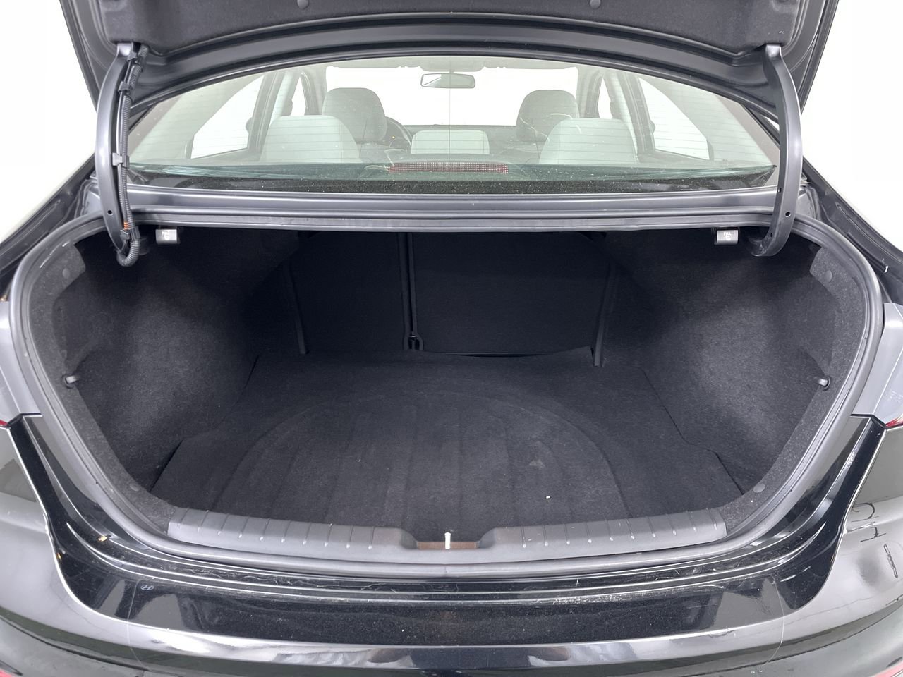 Used 2018 Hyundai Elantra SE FWD image 19