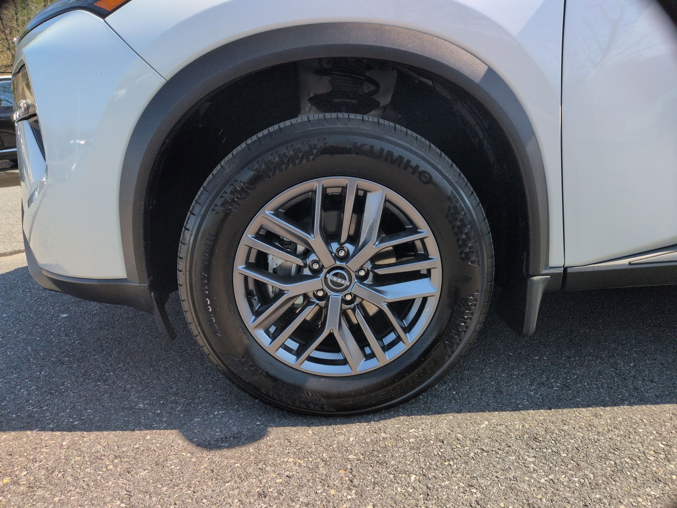 Used 2025 Nissan Rogue S image 16