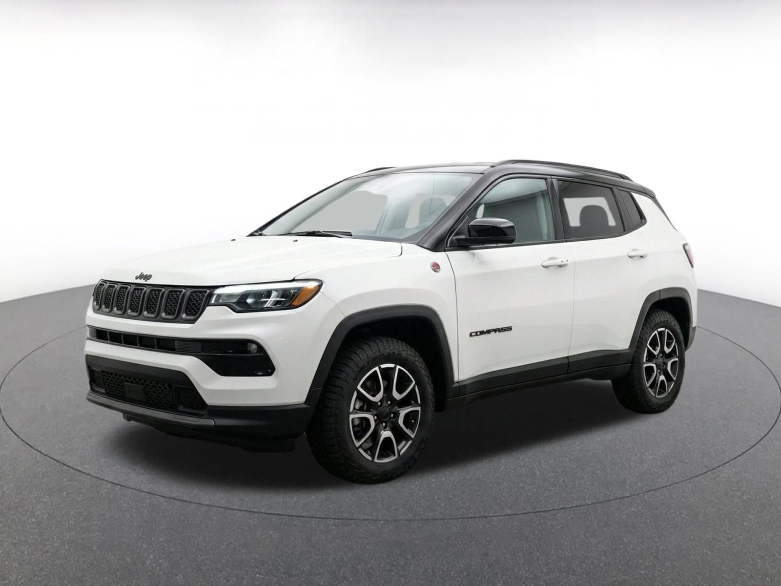 Used 2025 Jeep Compass Trailhawk AWD/4WD image 3