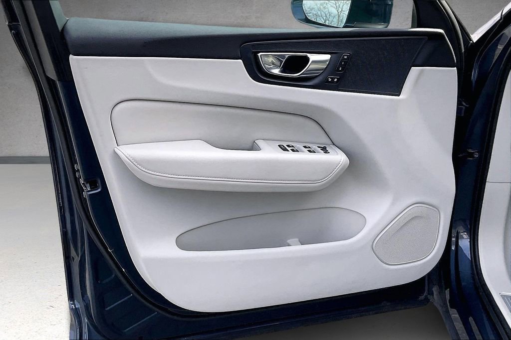 Certified 2023 Volvo XC60 B5 Plus w/ Climate Package AWD/4WD image 19