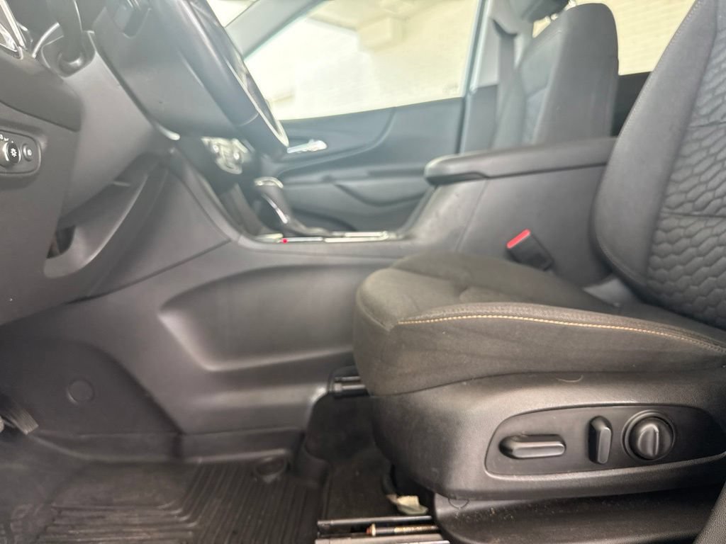 Used 2020 Chevrolet Equinox LT FWD image 23