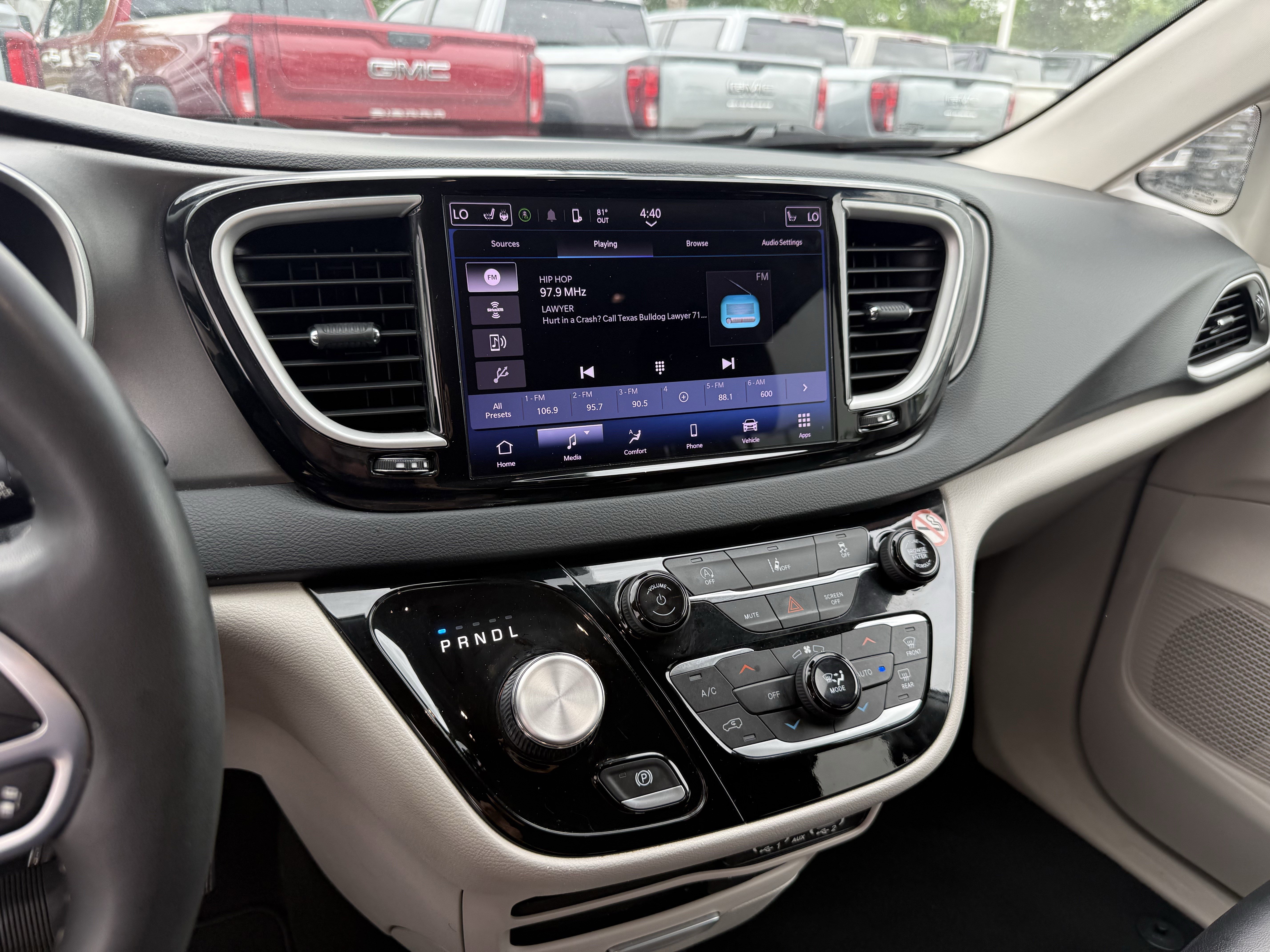 Used 2022 Chrysler Pacifica Touring-L image 19
