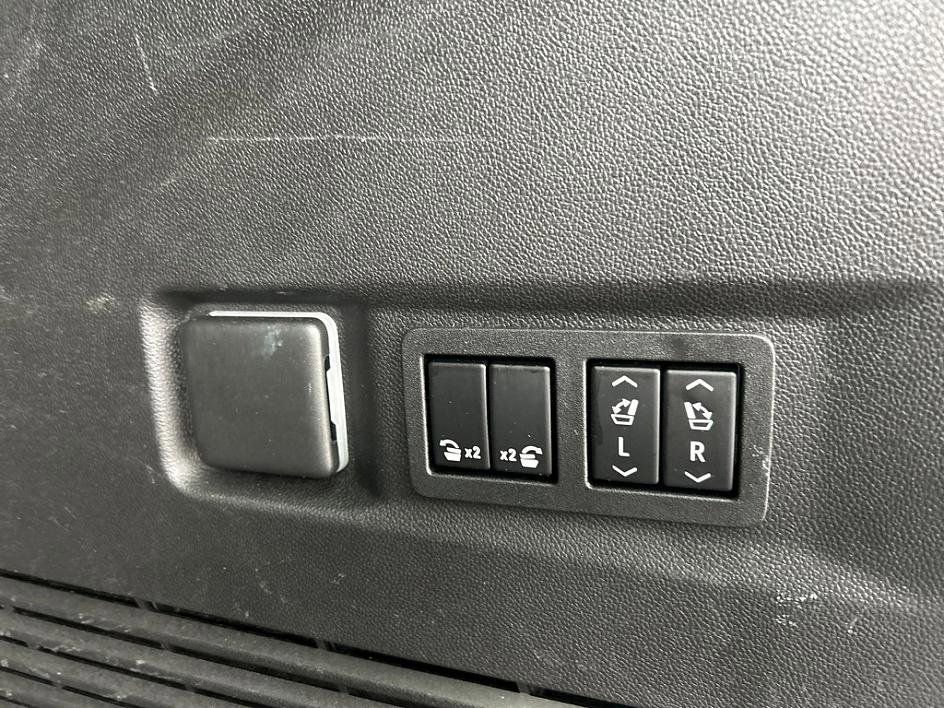 Used 2022 Chevrolet Tahoe RST w/ Luxury Package image 31