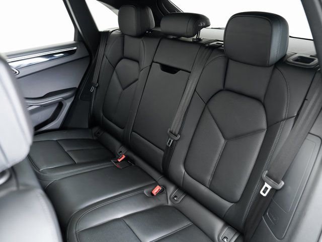 Certified 2025 Porsche Macan AWD/4WD image 26