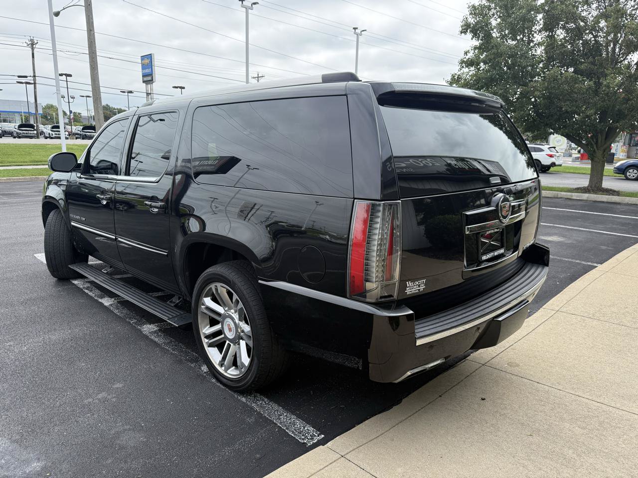 Used 2013 Cadillac Escalade ESV Premium AWD/4WD image 3