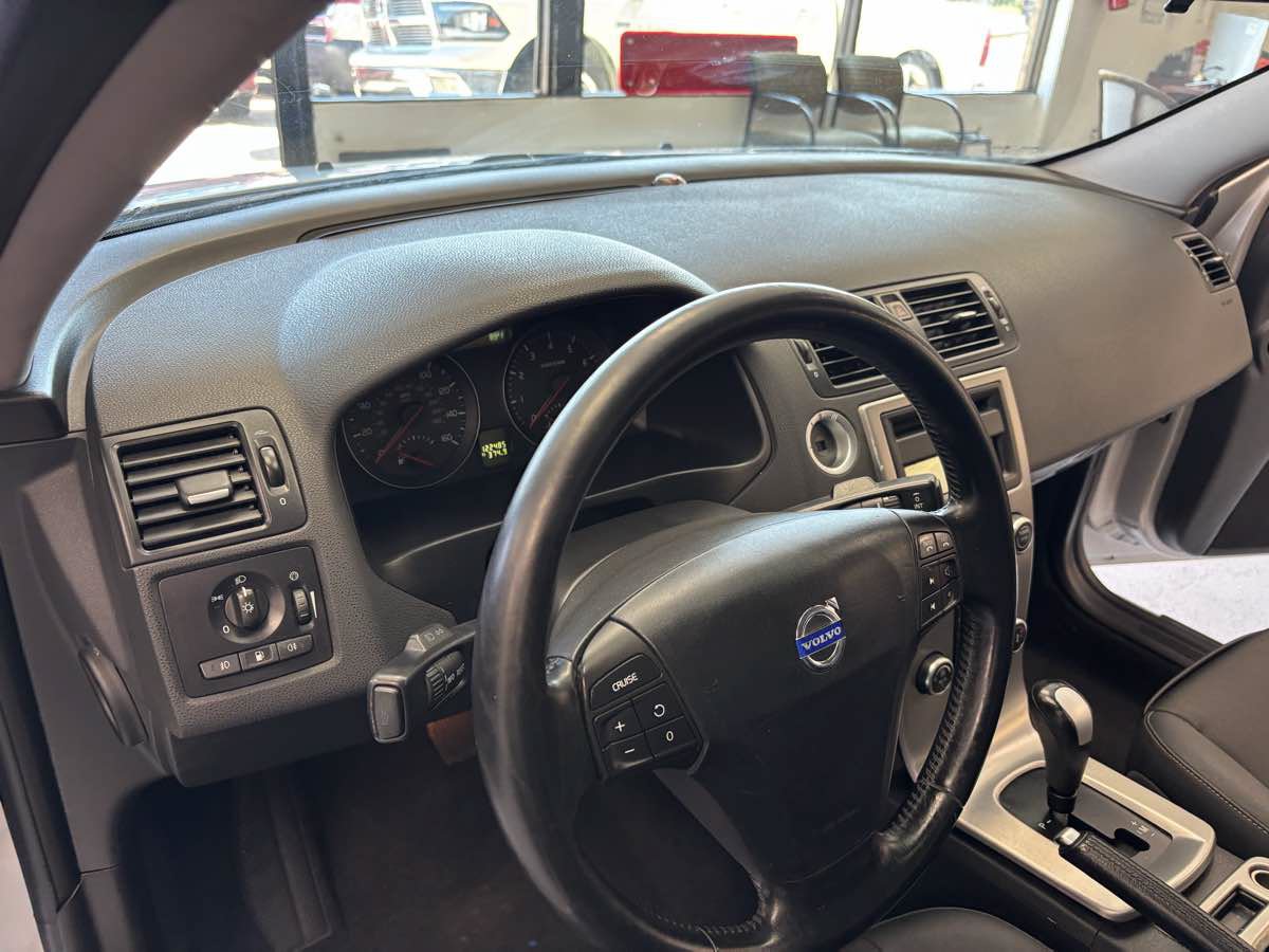 Used 2010 Volvo S40 2.4i FWD image 13