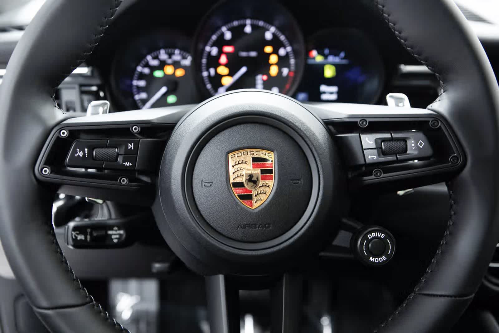 Certified 2026 Porsche Macan AWD/4WD image 14