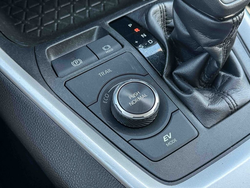 Used 2020 Toyota RAV4 XLE w/ Convenience Package image 35