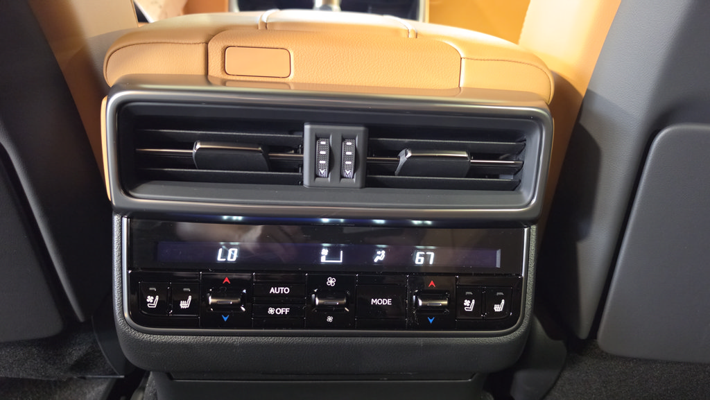New 2026 Lexus LX 600 4WD w/ Luxury Package image 20