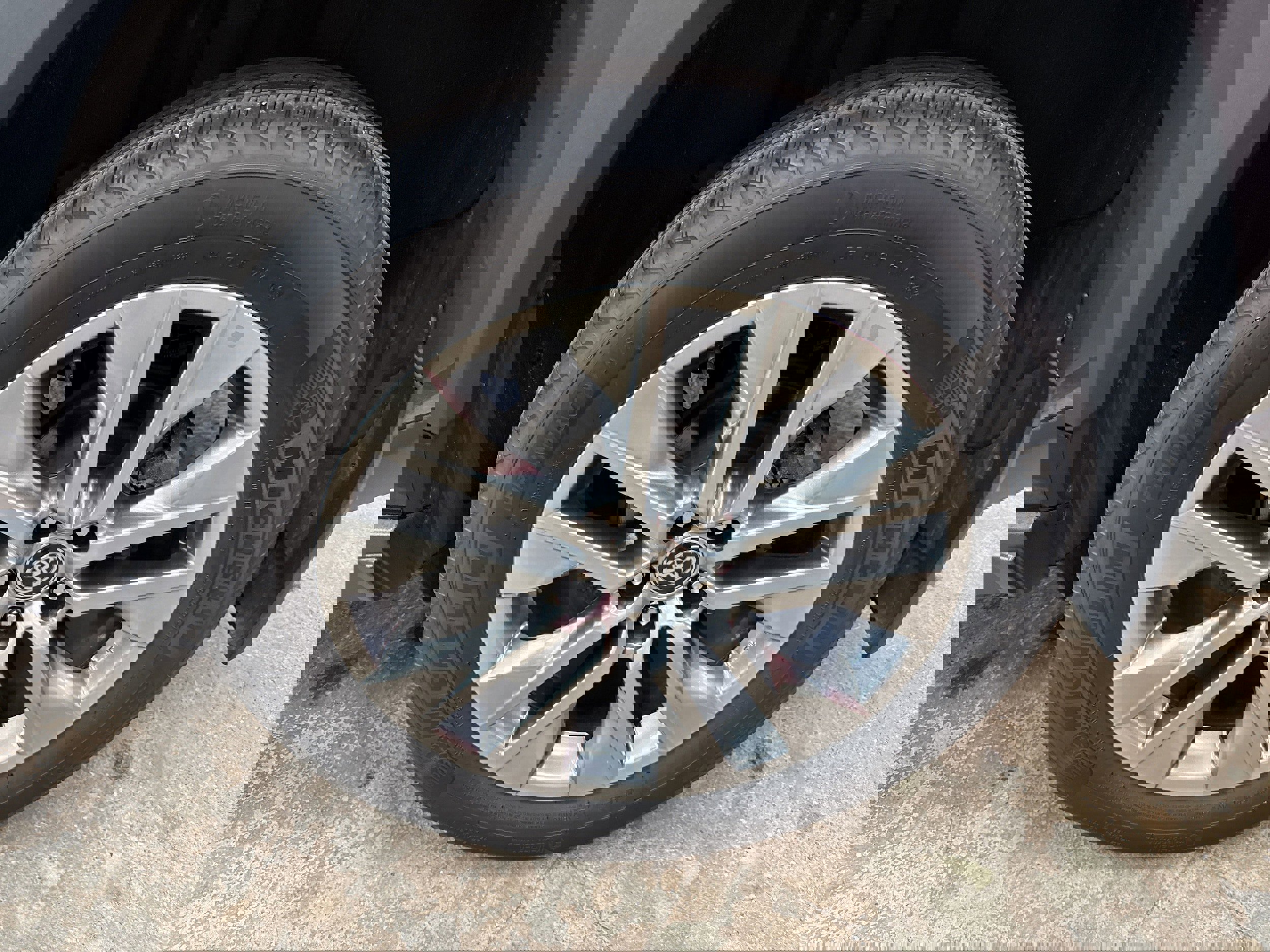 Used 2023 Toyota RAV4 XLE Premium image 7