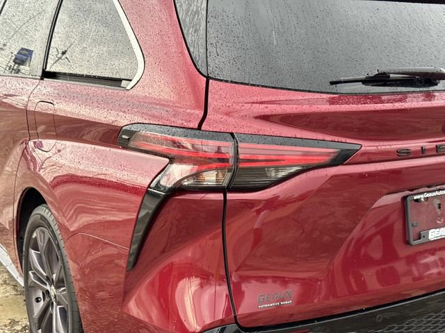 Used 2021 Toyota Sienna XSE w/ XSE Plus Package image 13