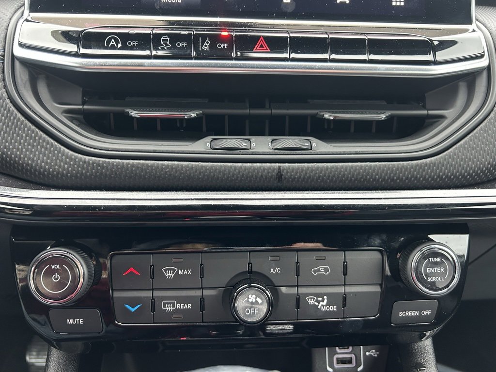 Used 2025 Jeep Compass Latitude w/ Altitude Special Edition image 22