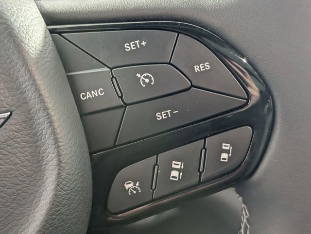 Certified 2024 Chrysler Pacifica Limited w/ Uconnect Theater Family Group image 18