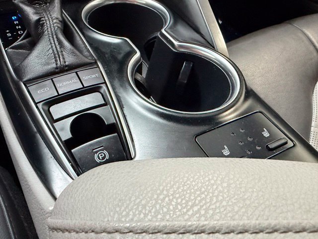 Used 2018 Toyota Camry XLE FWD image 25