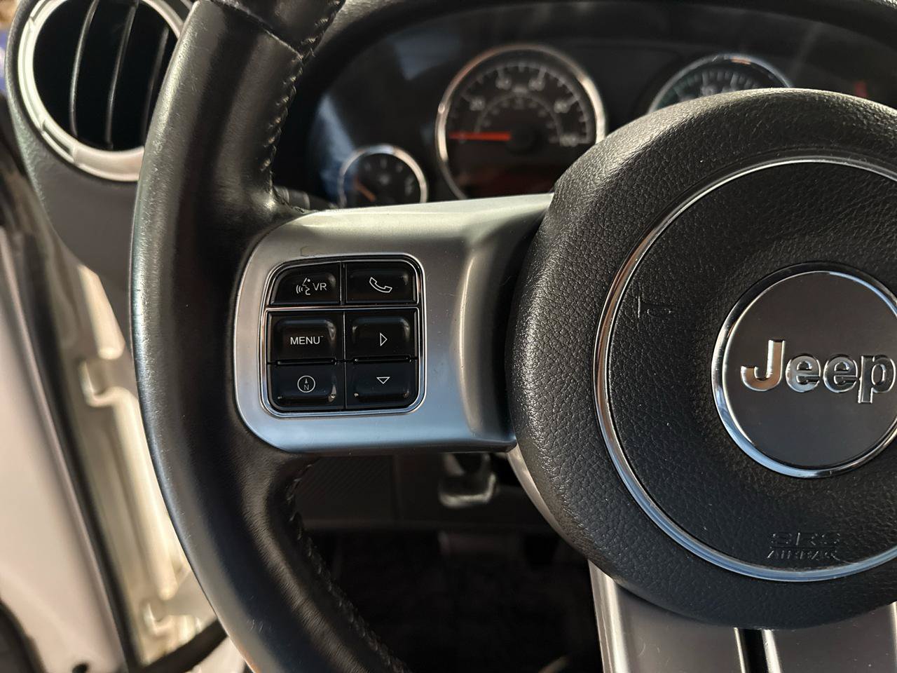 Used 2016 Jeep Wrangler Unlimited Rubicon AWD/4WD image 13