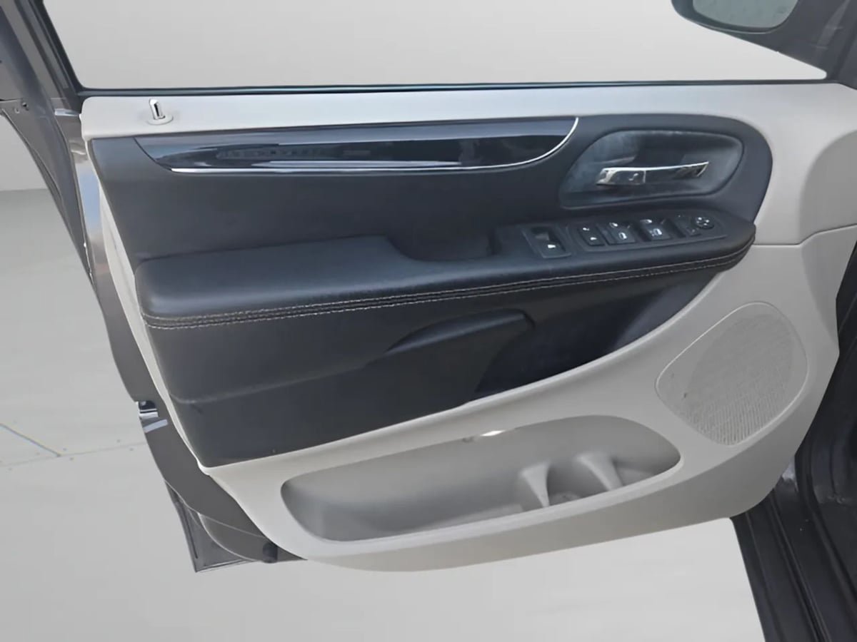 Used 2017 Dodge Grand Caravan SXT FWD image 49