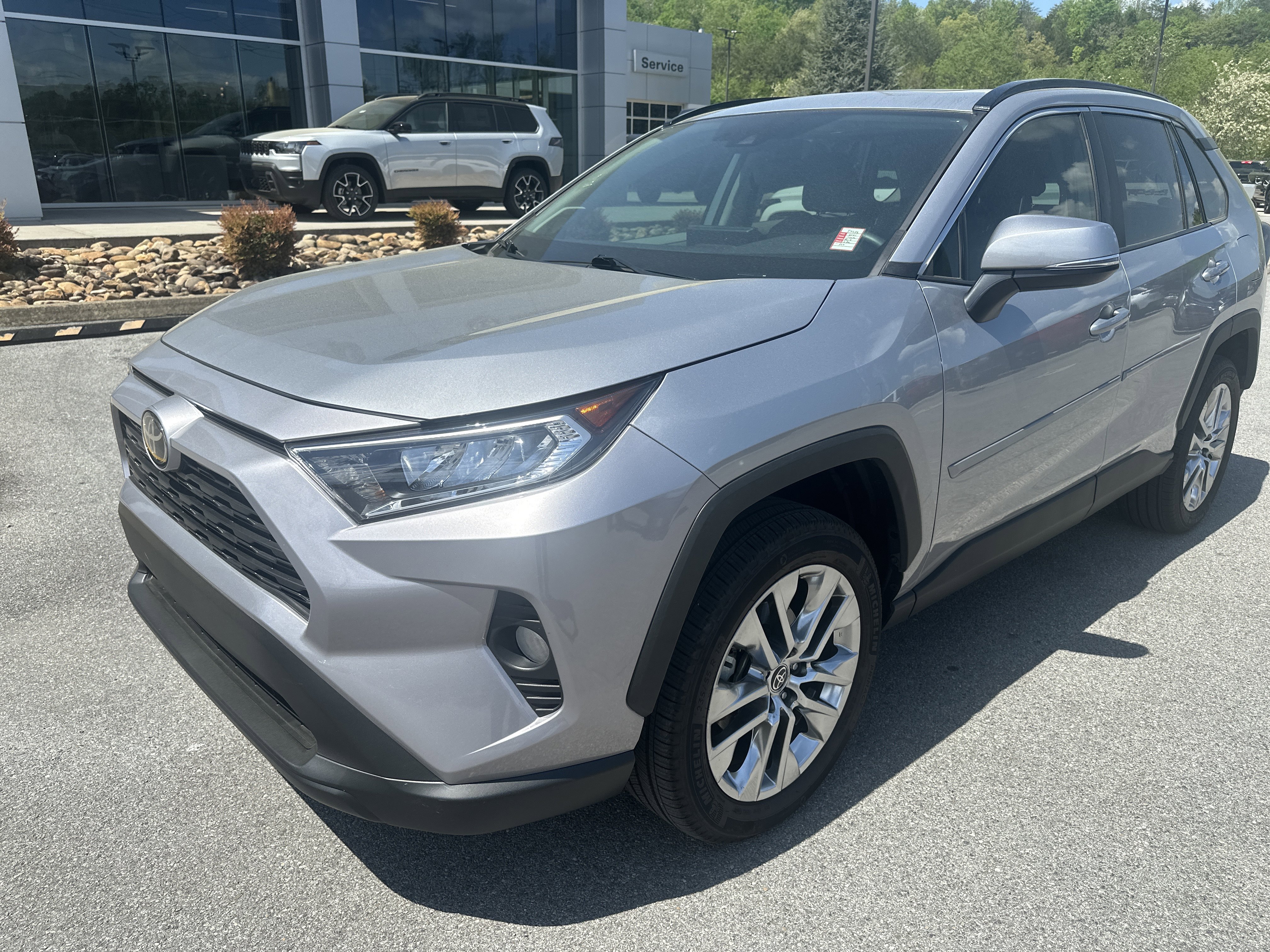 Used 2021 Toyota RAV4 XLE Premium image 2