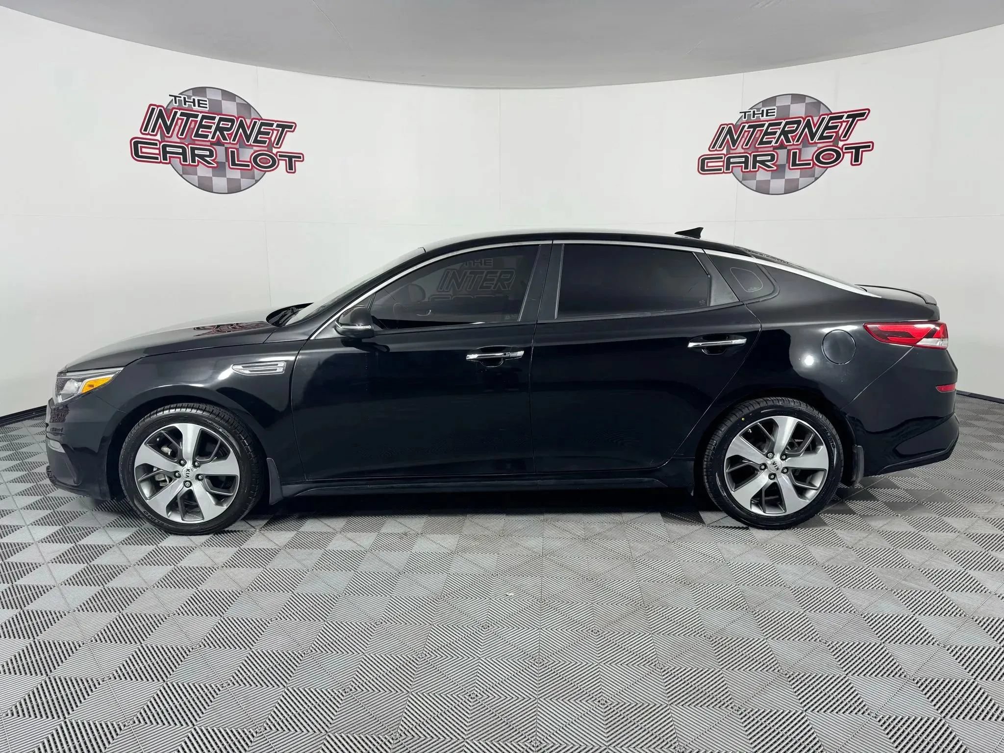 Used 2019 Kia Optima S FWD image 4