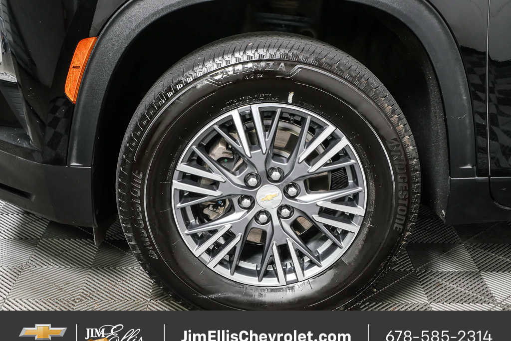 Used 2025 Chevrolet Traverse LT FWD image 38