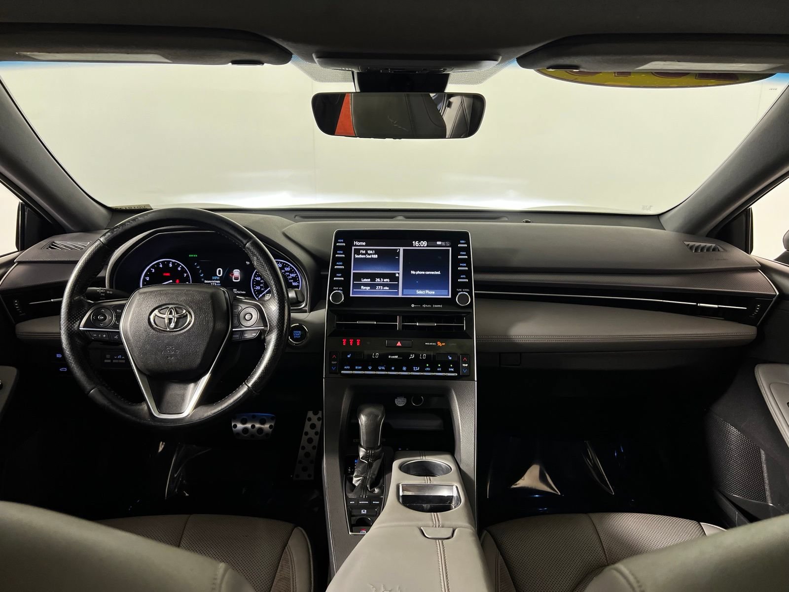 Used 2019 Toyota Avalon XSE FWD image 26