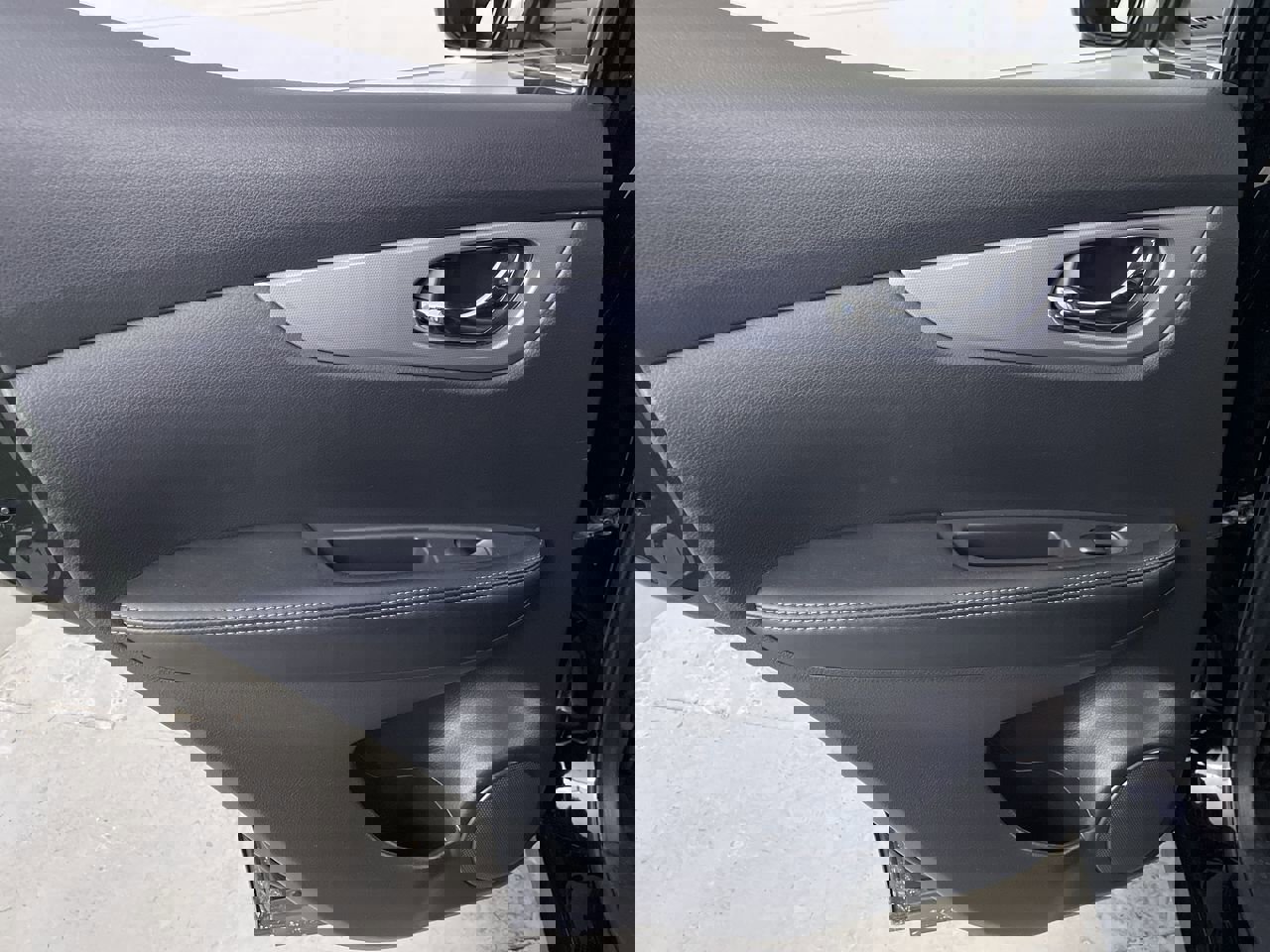 Used 2020 Nissan Rogue Sport SV w/ Technology Package image 19