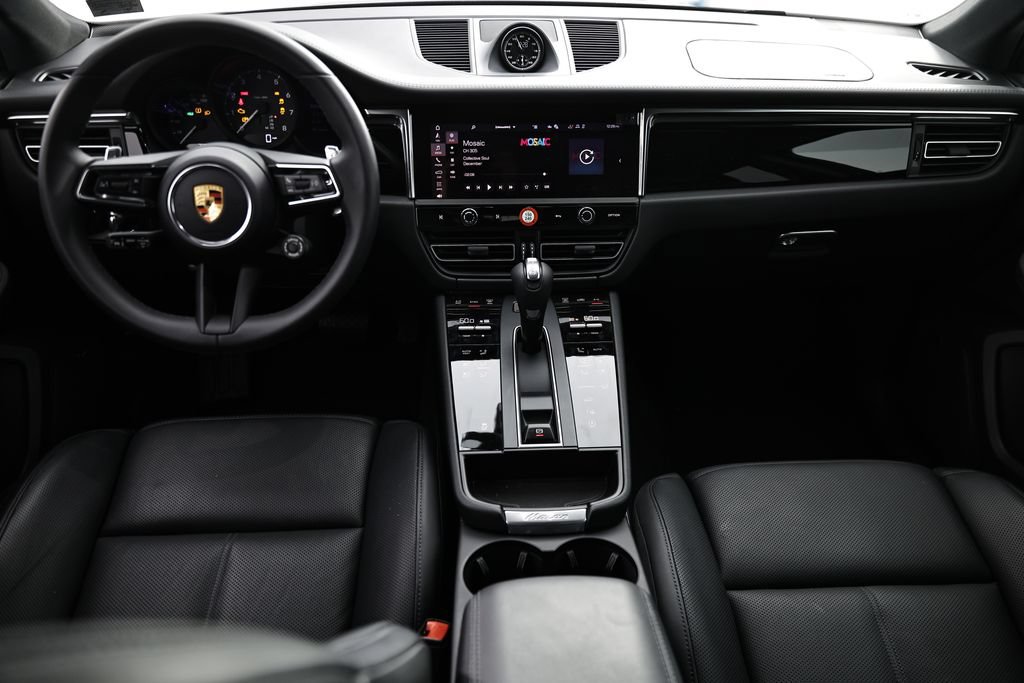 Certified 2026 Porsche Macan AWD/4WD image 29